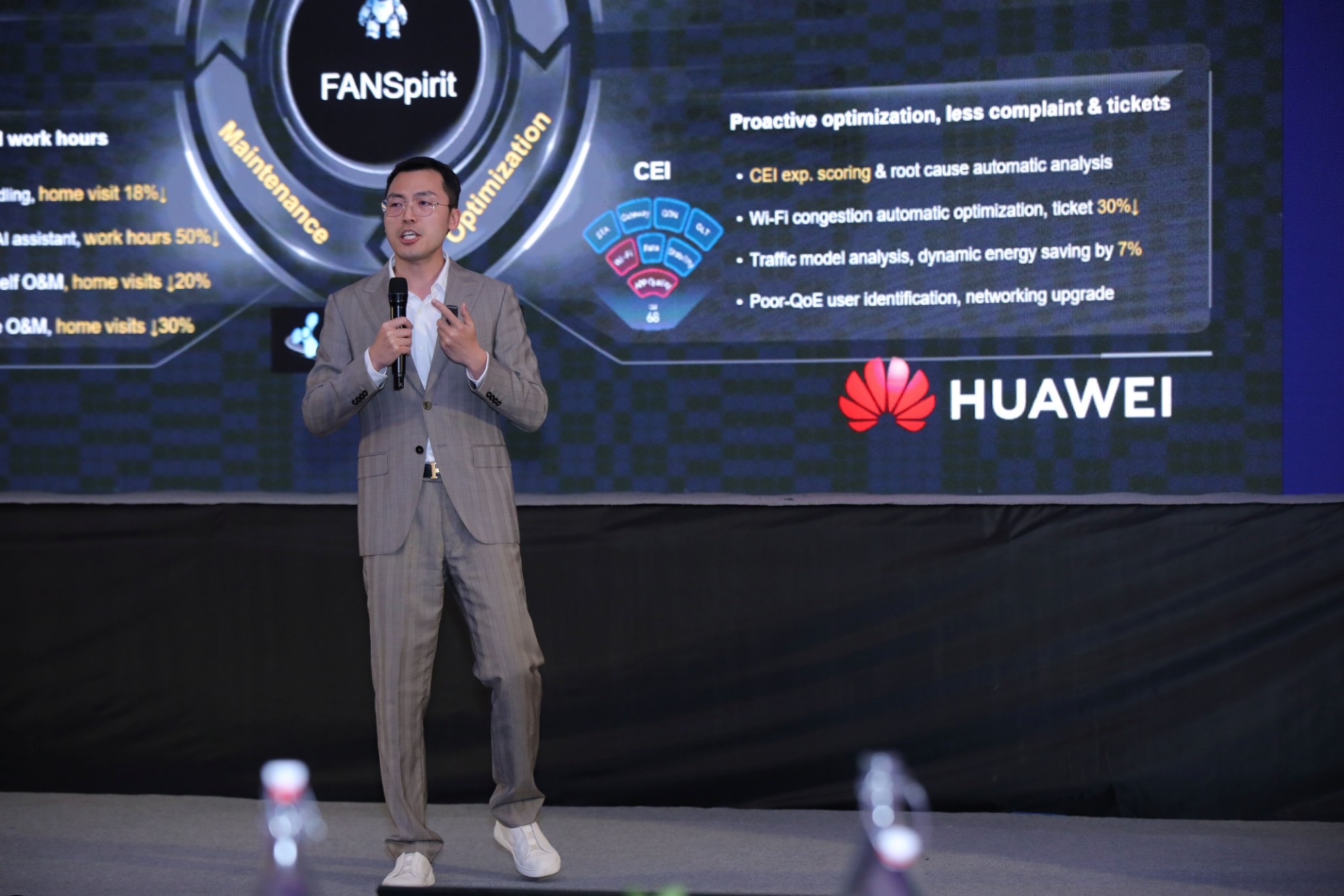 A Huawei speaker presents the FANSpirit network management system