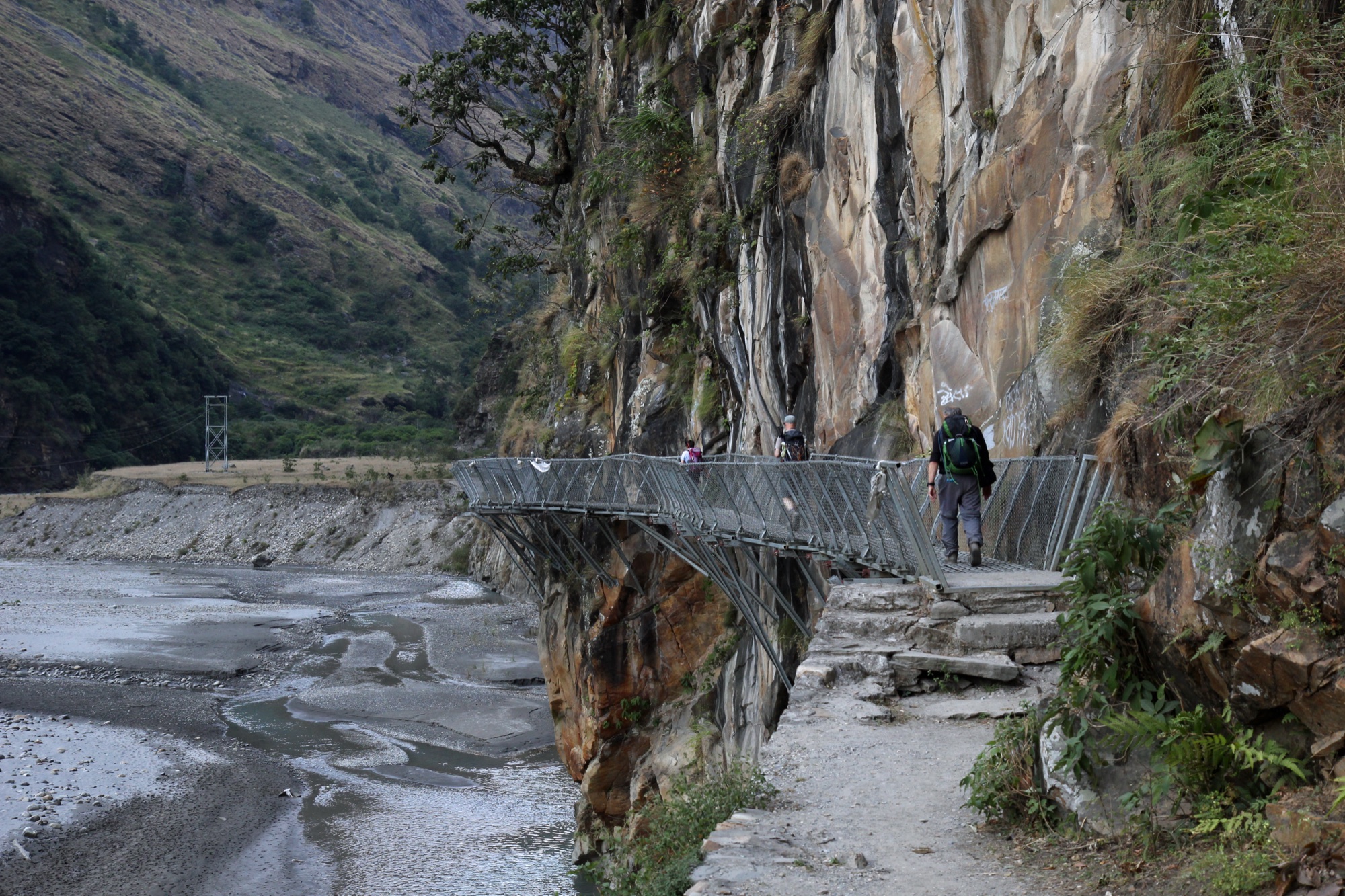 A cliffside trail above the Budhi Gandaki