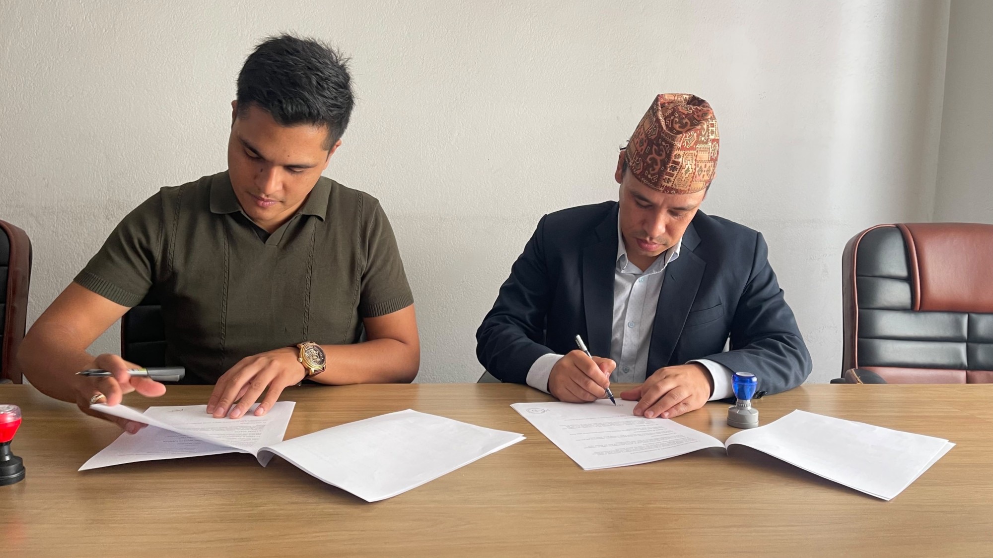 Shilakshya Griha Nirman and Forefront Engineering representatives sign the memorandum of understanding